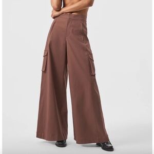 31.5" INSEAM SHOW OFF CARGO WIDE LEG TROUSER (Chestnut)